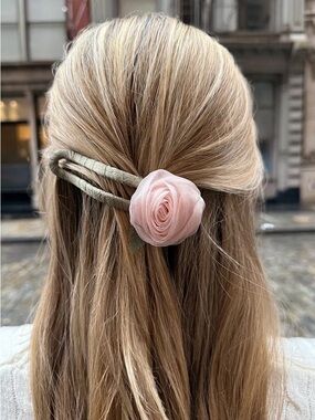 Brandy melville  rose hair clip
